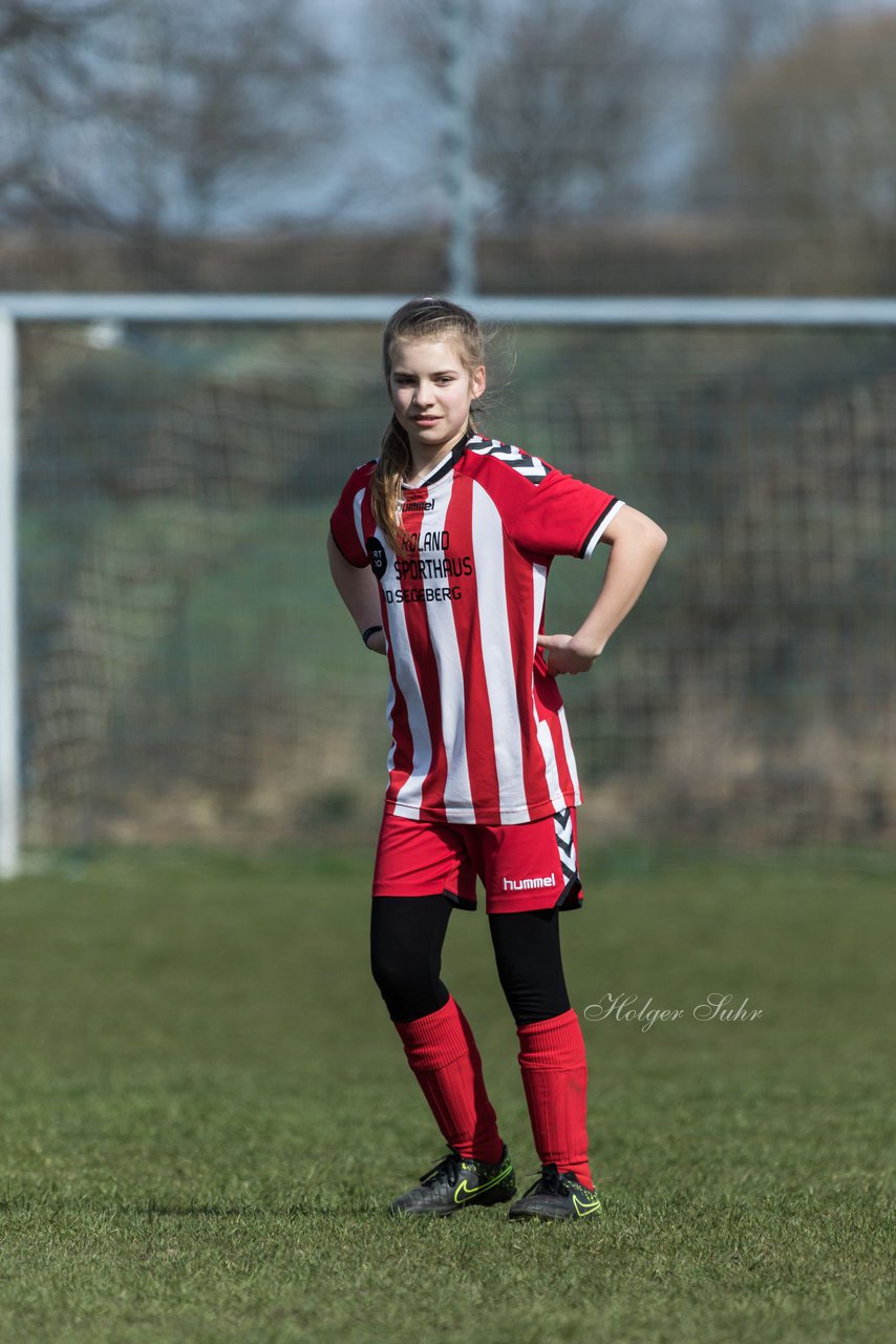 Bild 99 - C-Juniorinnen TSV Zarpen - TuS Tensfeld : Ergebnis: 2:1